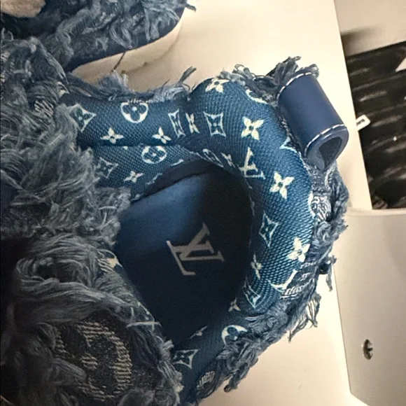 Louis Vuitton Textured Blue Sneakers with White Accents - Picture 3 of 8